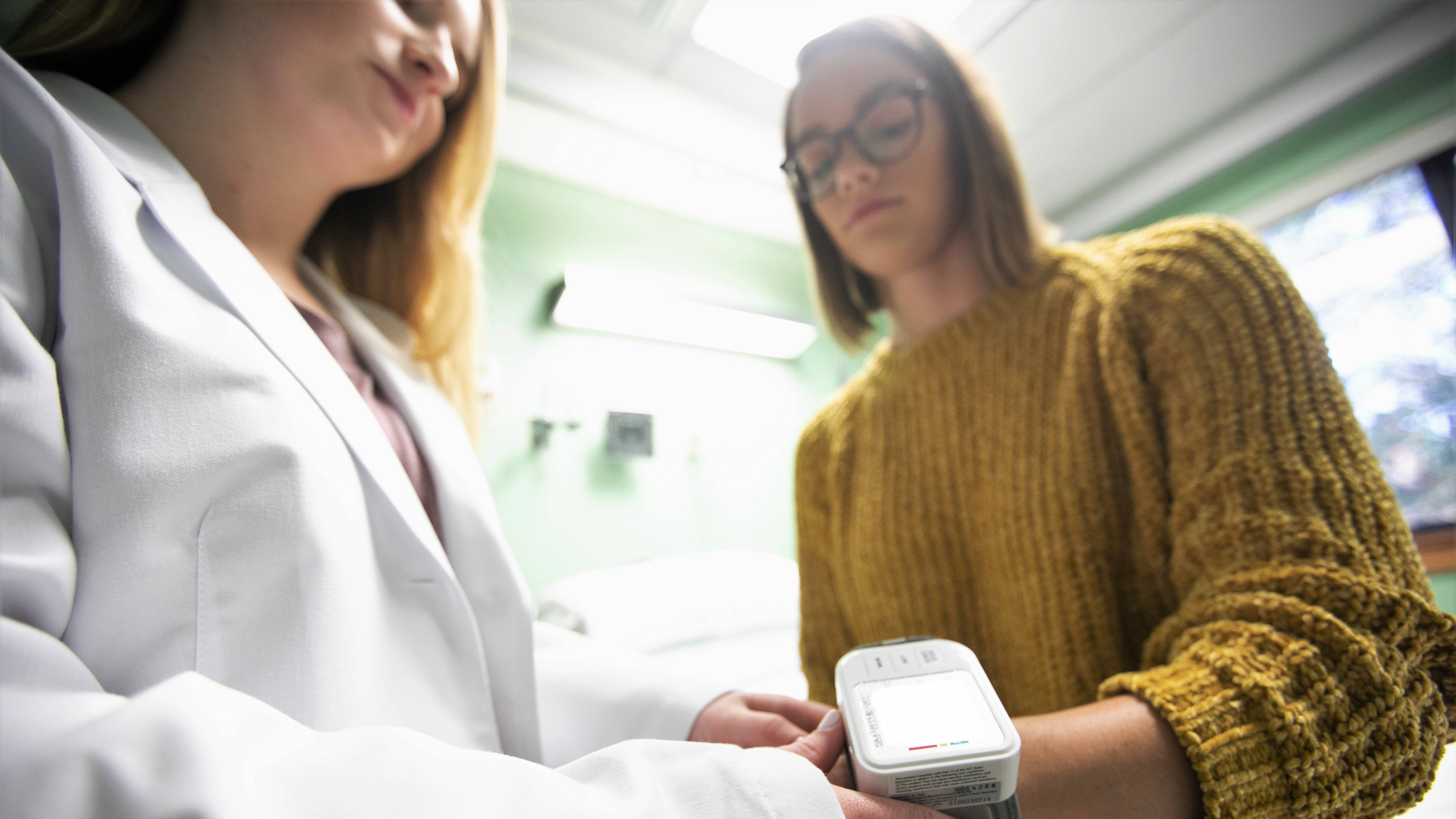 Dietetics students conducting lab