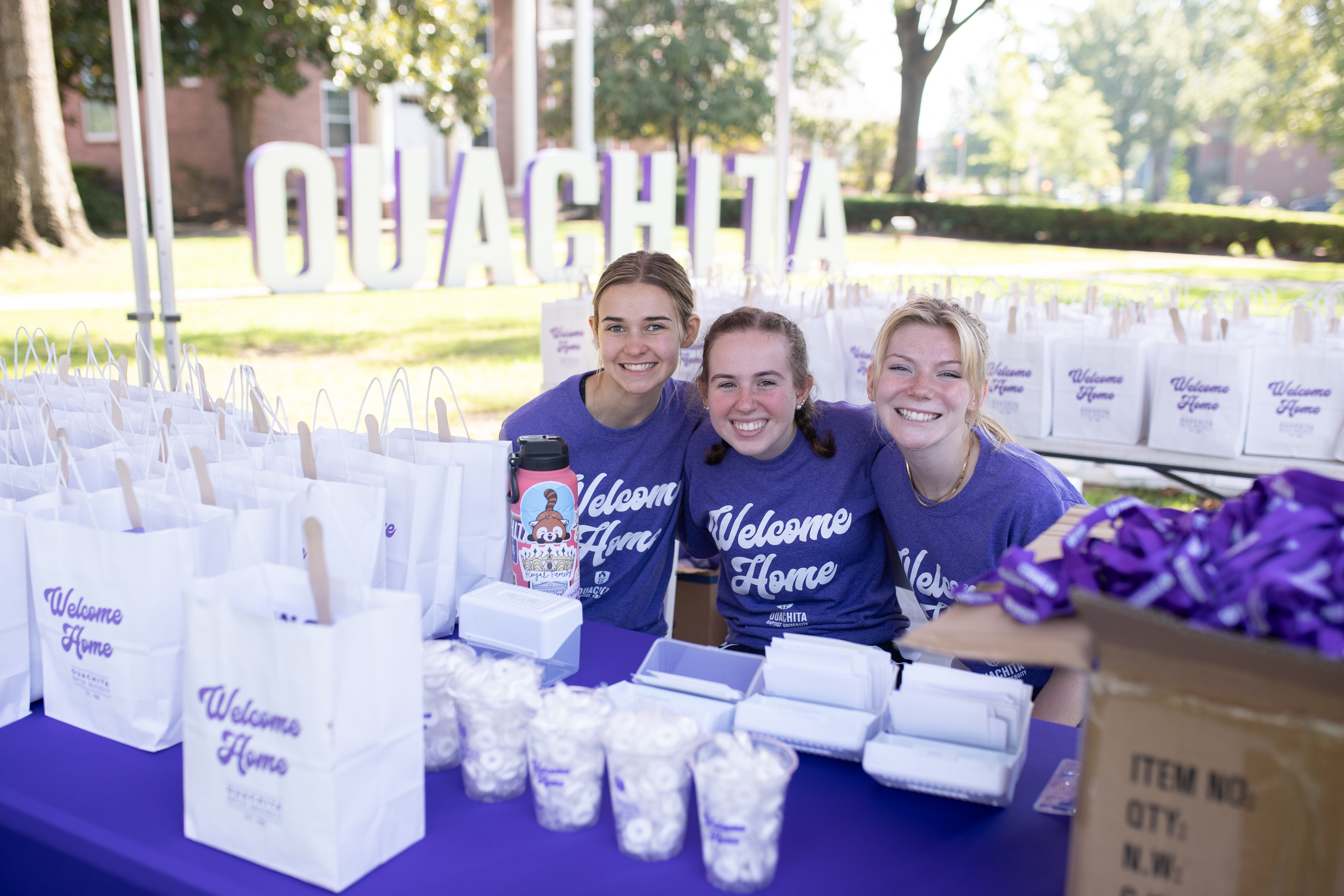 WOW leaders greet freshmen on move-in day